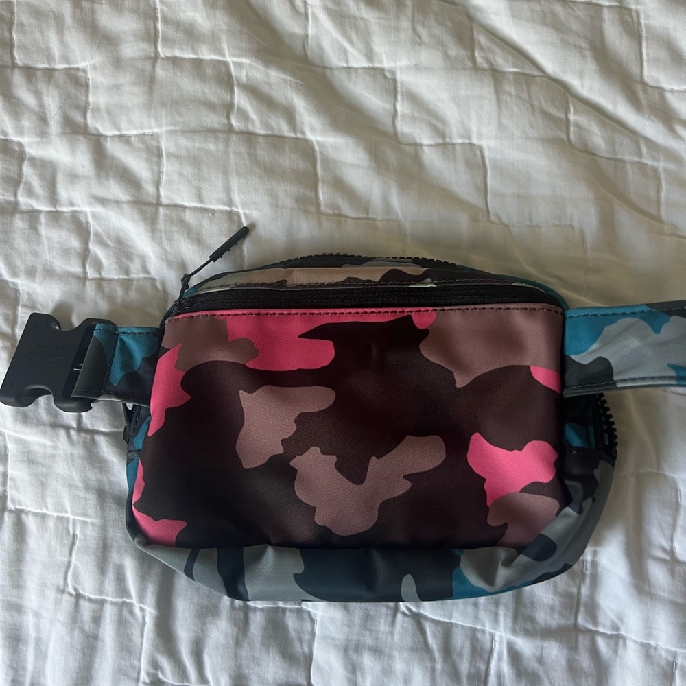 lululemon Belt Bag - perfect condition